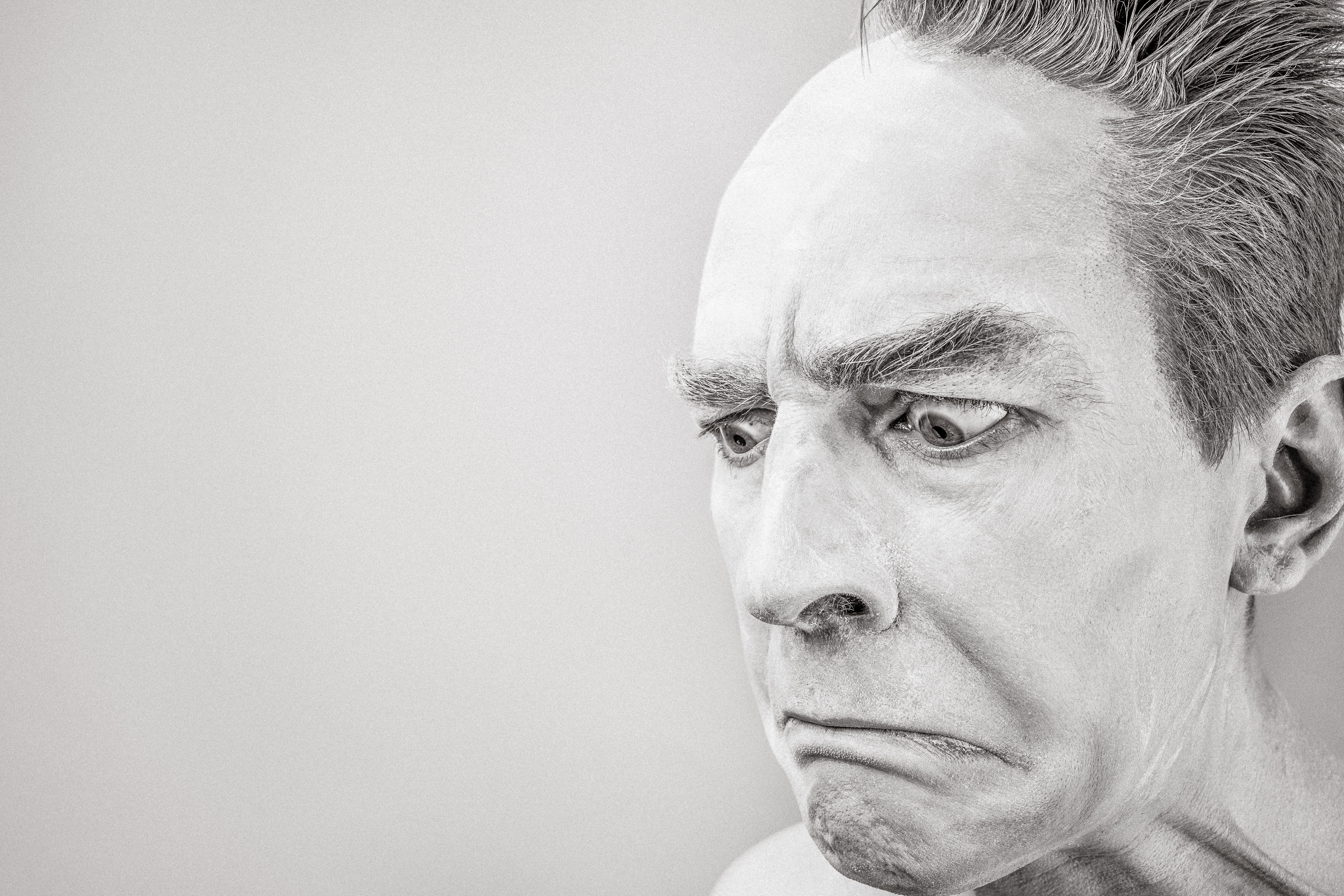 同事说你坏话如何高情商的解决,新公司同事说领导坏话你怎样回答