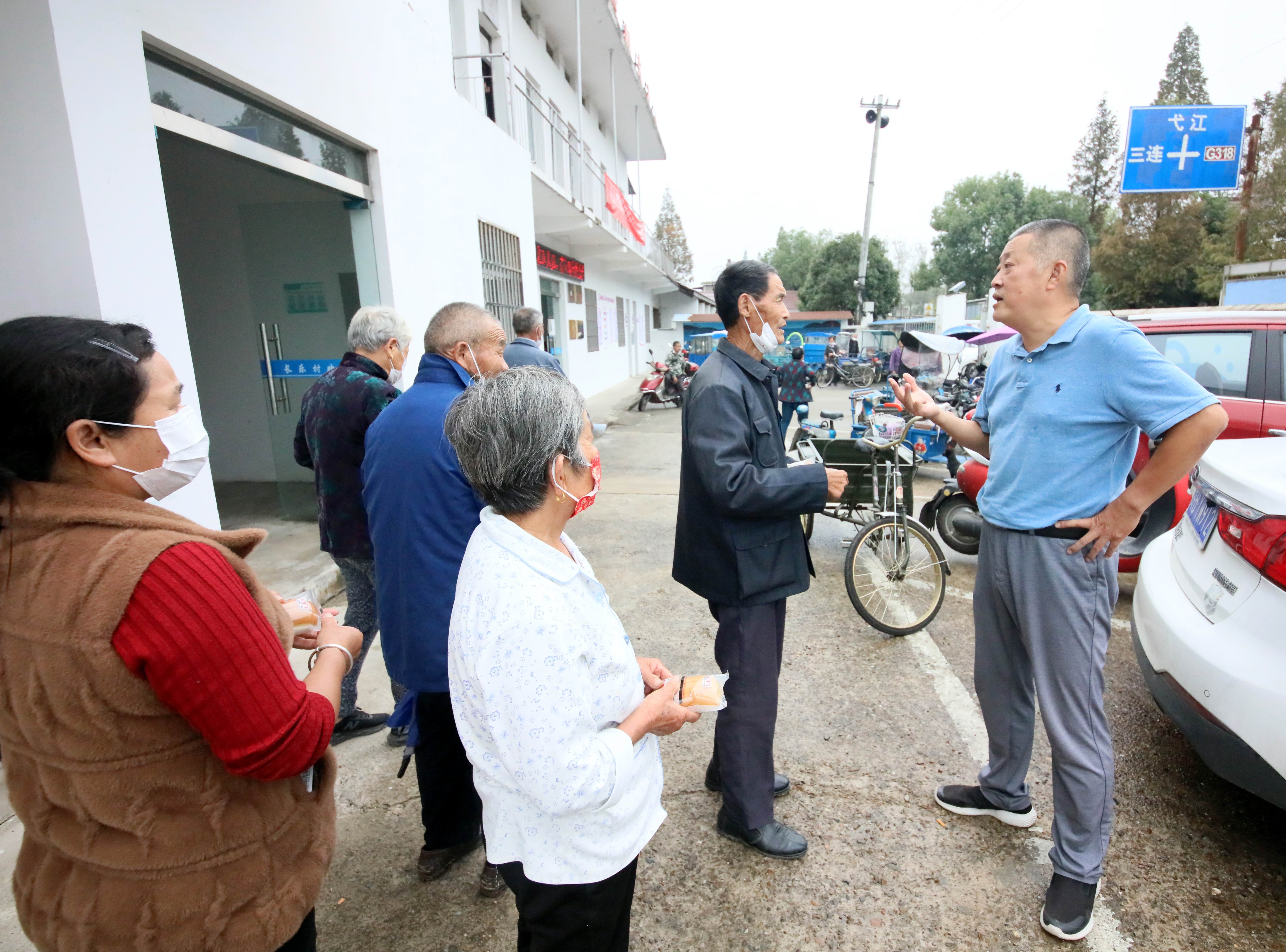 安徽芜湖：当“重阳节”遇上“世界爱眼日”，他们一起来到长乐村