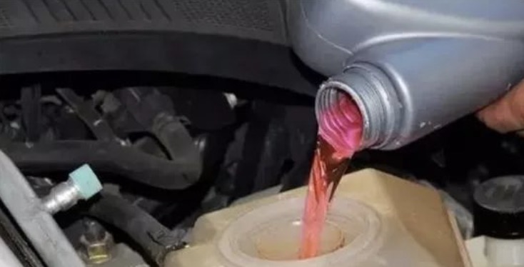 汽车跑高速水温过高是什么原因,汽车水温过高冒白烟怎么办