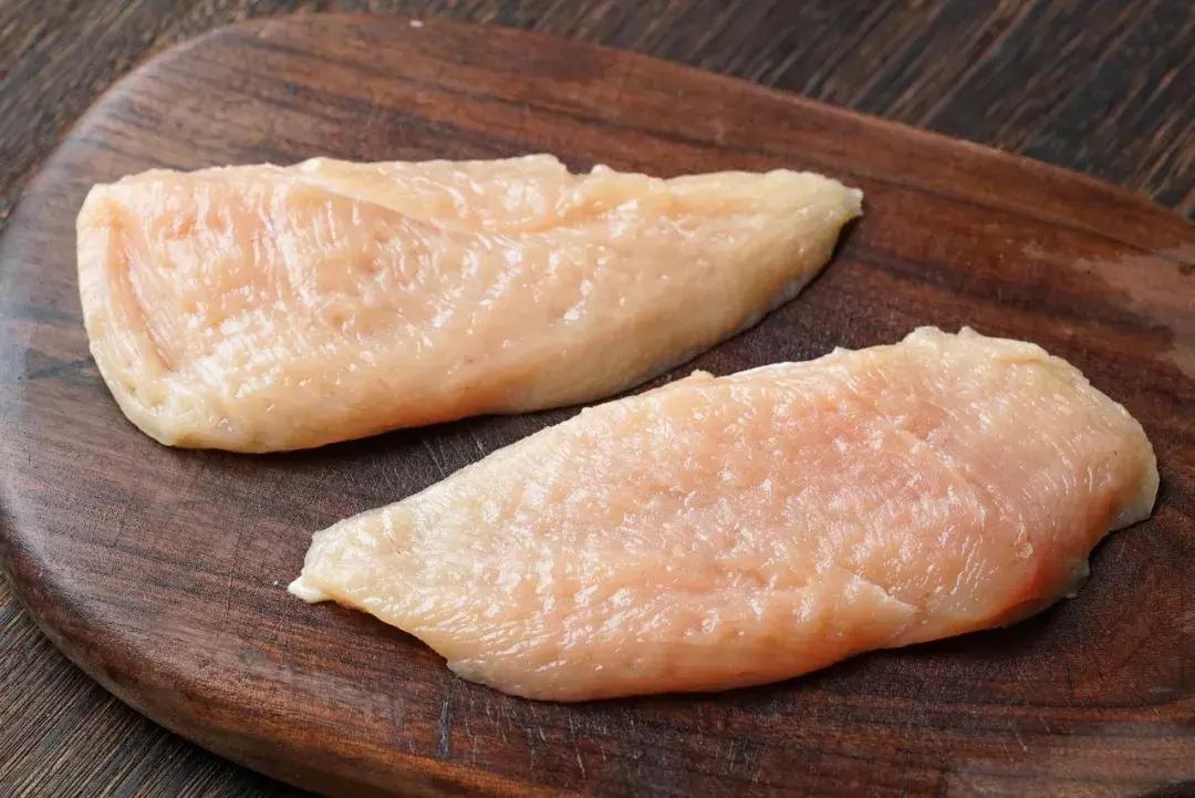 鸡胸肉肠减脂做法自制,鸡胸肉的做法吃货的福音值得一试