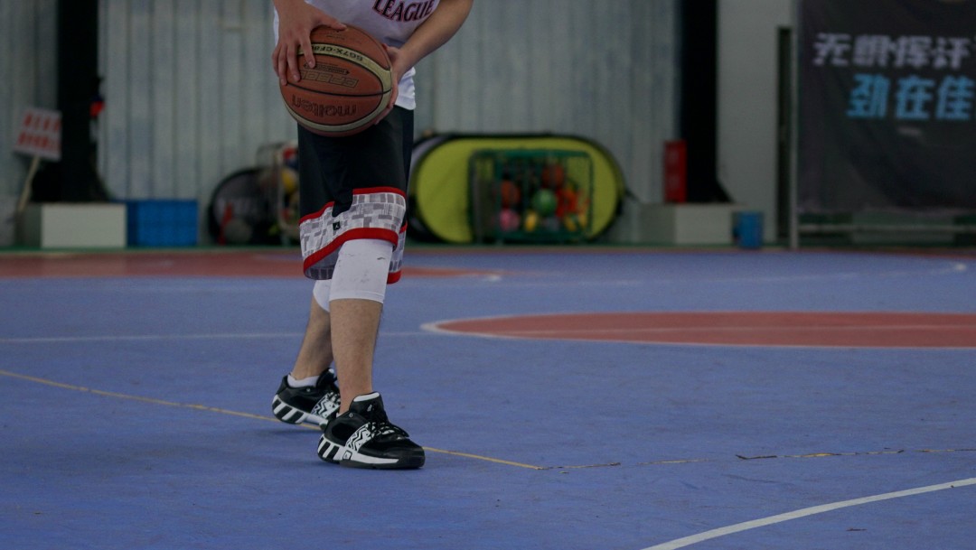 阿里纳斯1代简版复刻,阿迪2开头的实战篮球鞋