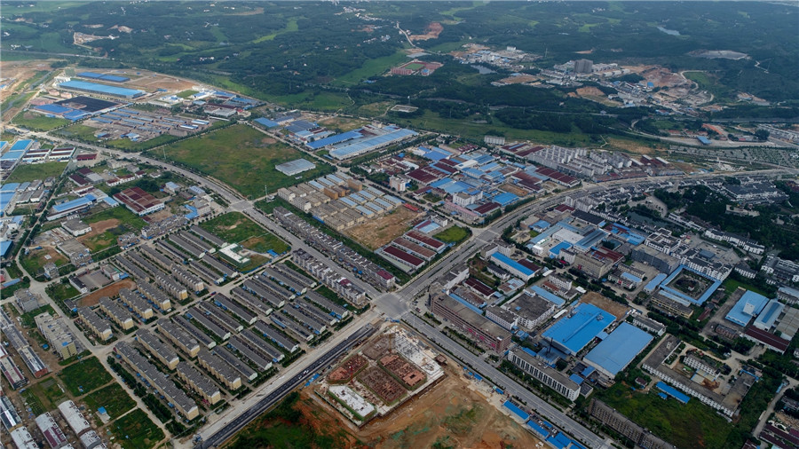 大别山脚下，长河岸边，40年崛起一座新城