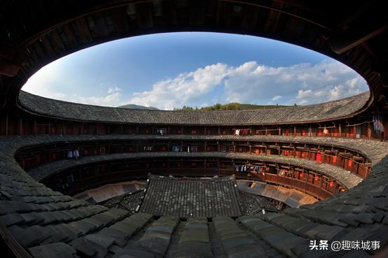 南靖土楼光看四菜一汤不过瘾,沼泽地上的最高土楼,堪称风水宝地