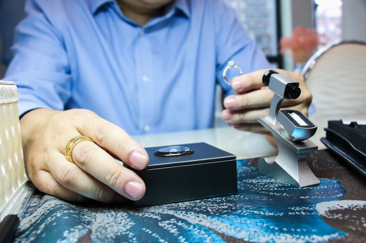 不要小看非漂IT男，他可能会进化成珠宝老板