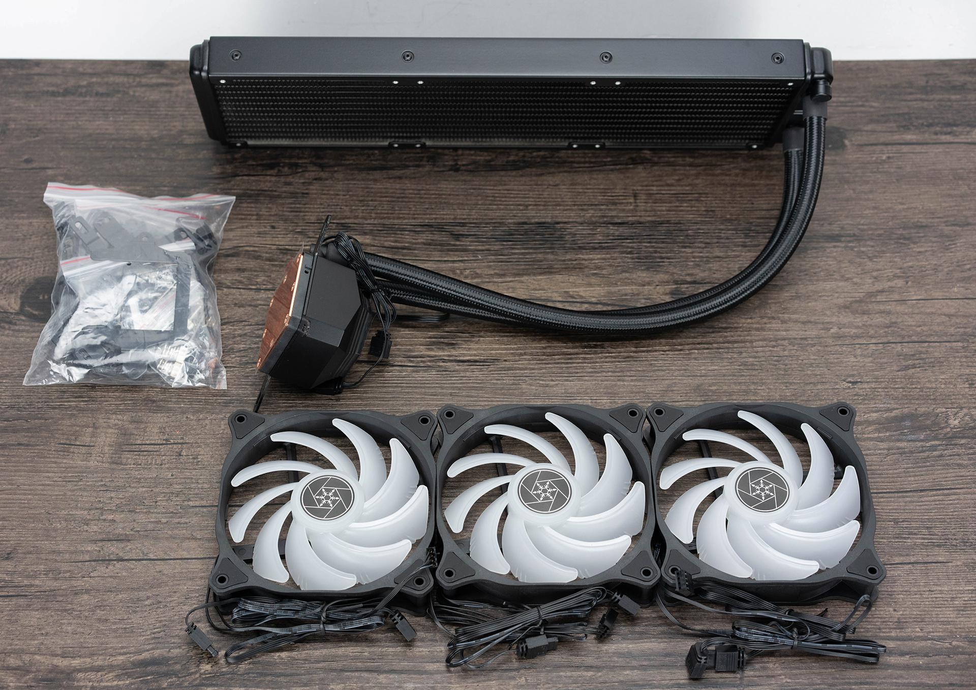 入手十二核旗舰就能爽了？你还缺一个强悍的360水冷