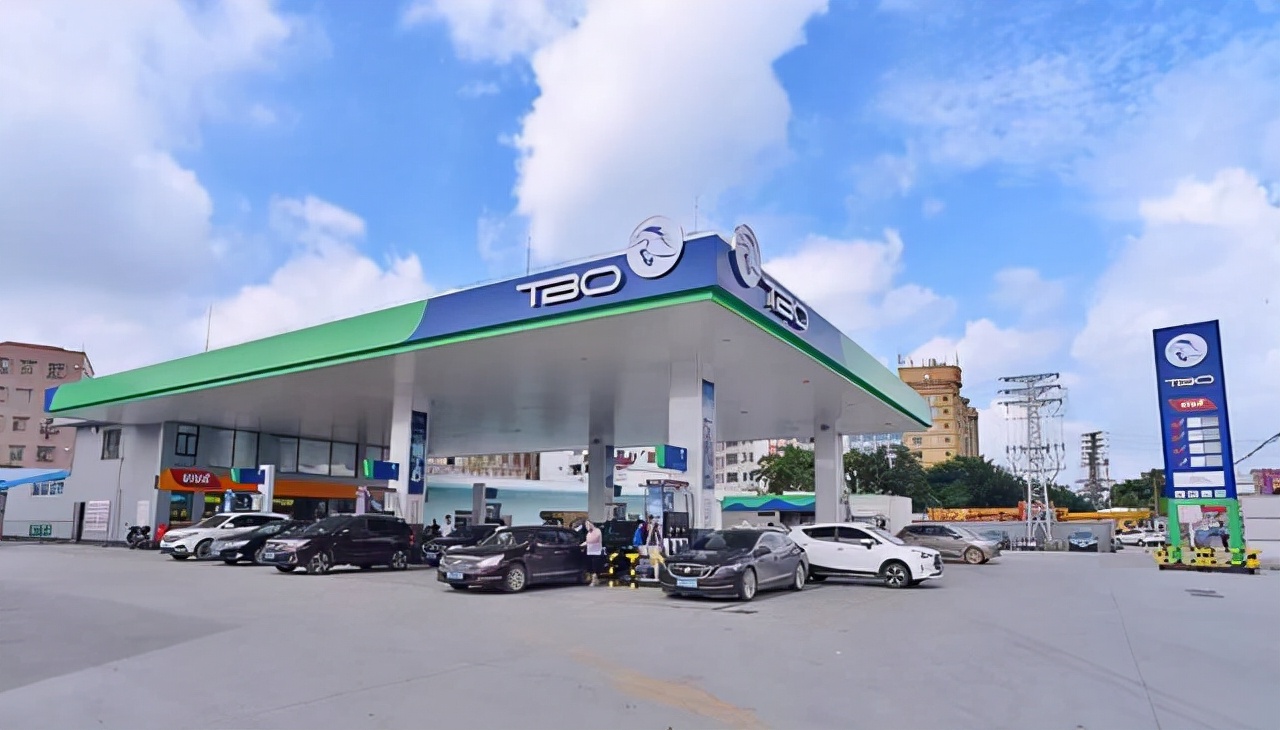 加油站工资1800为啥抢着干,加油站为什么上班一天休息两天