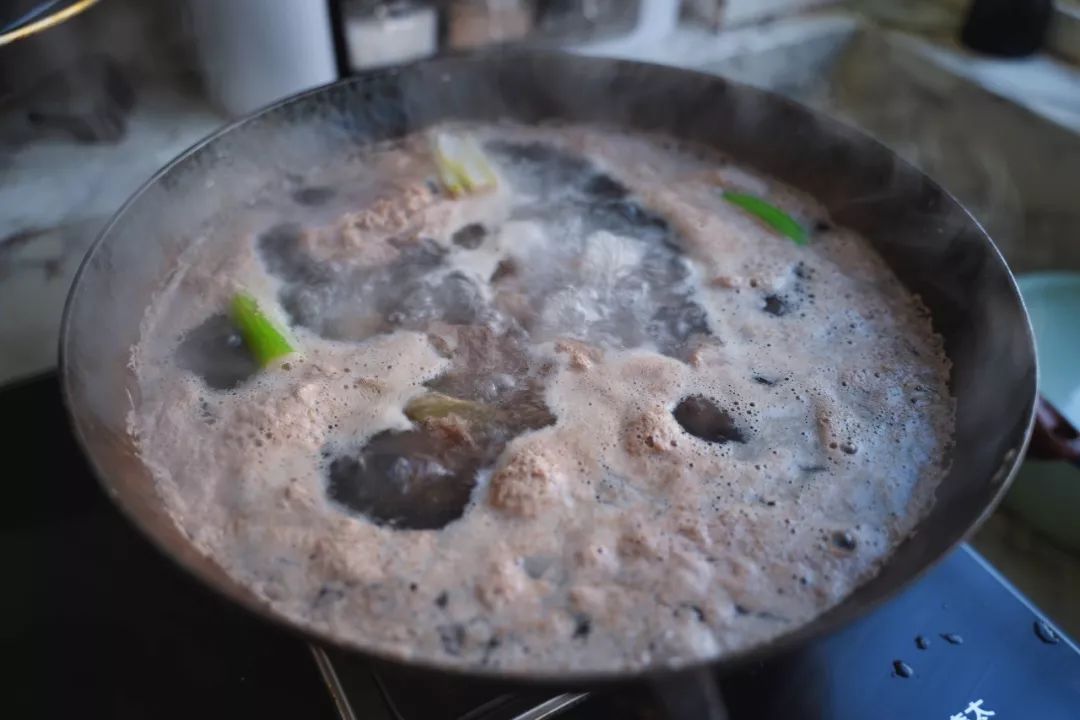 香辣排骨火锅直接放火锅底料,麻辣鲜香排骨火锅