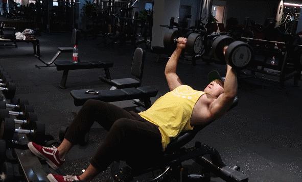 新手居家练胸的五个王牌动作,练胸固定器械最好的6个动作