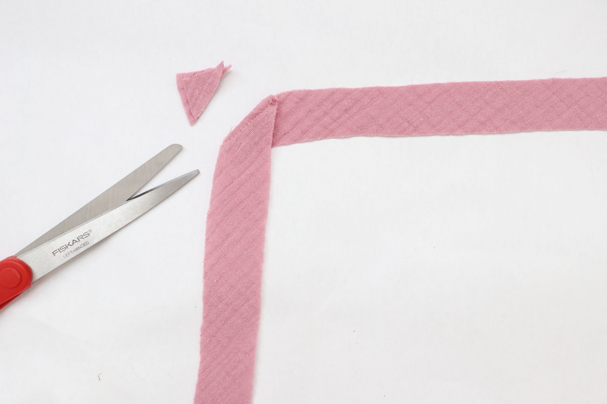 领口和领子的缝合方法,v领领口中间有三针平针缝合方法