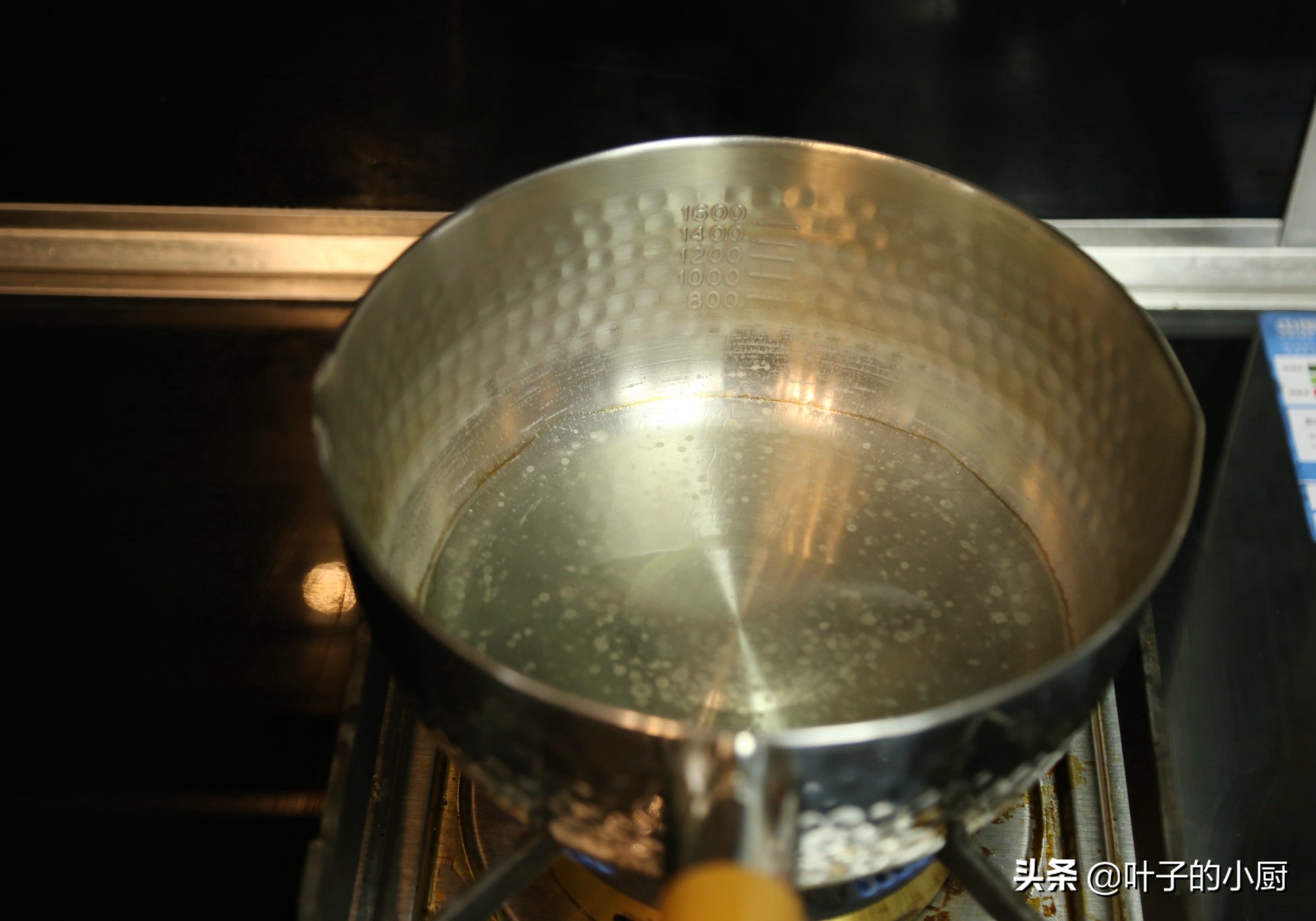 超级简单的蛋糕一学就会只用烤箱,又软又好吃的蛋糕配方