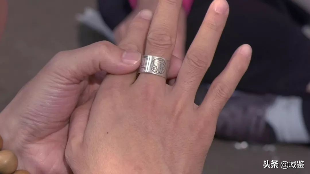 奶奶戴了一生的戒指,奶奶戴了一辈子的首饰真假