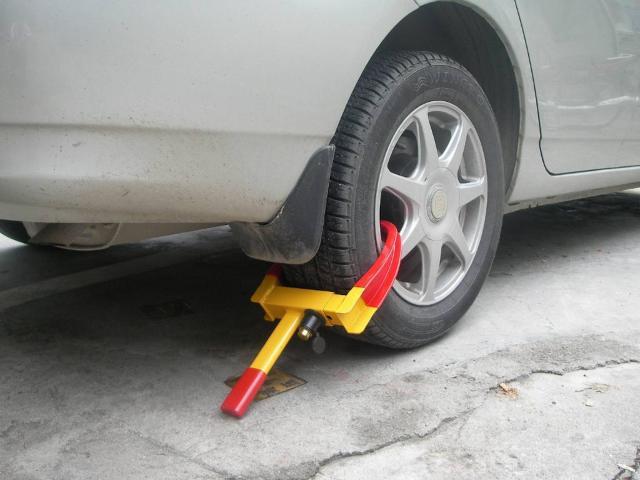 轮胎被人锁了怎么正确处理,轮胎被恶意加锁怎么办