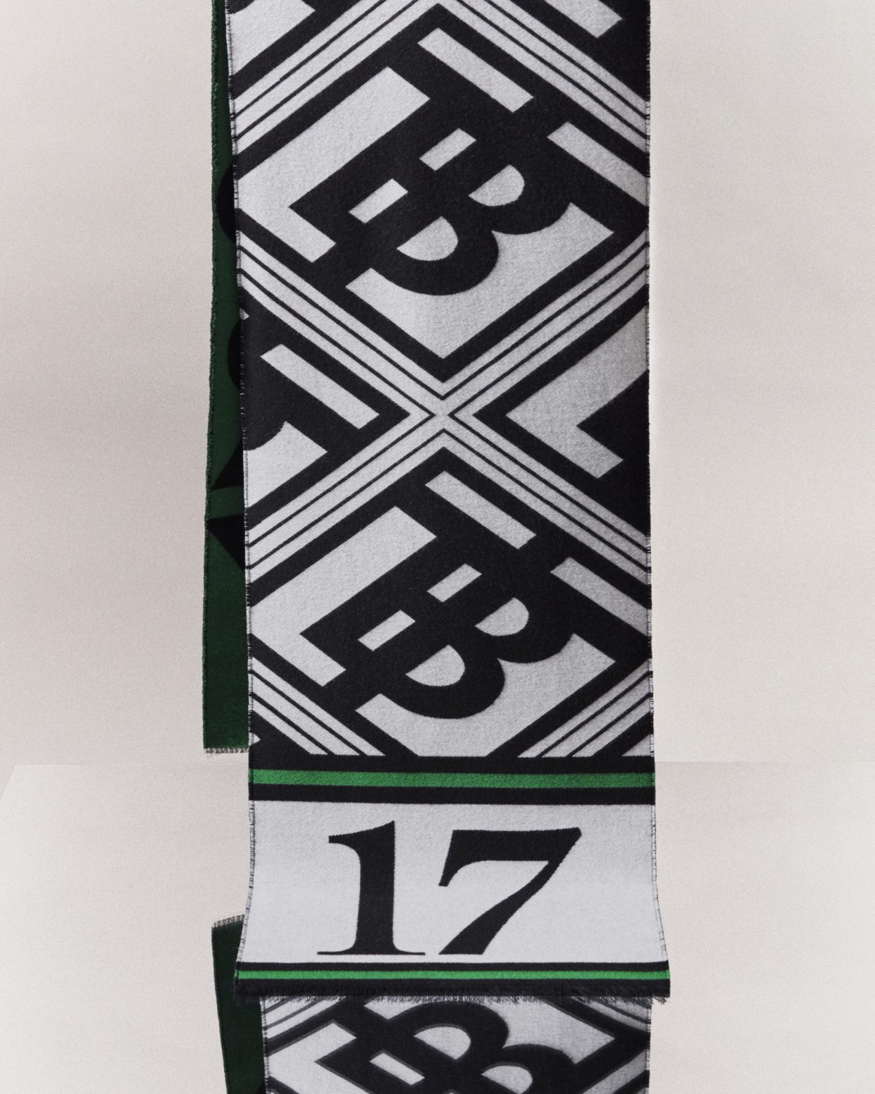 burberry深度经典羊绒格子围巾,burberry经典格纹渐变色围巾