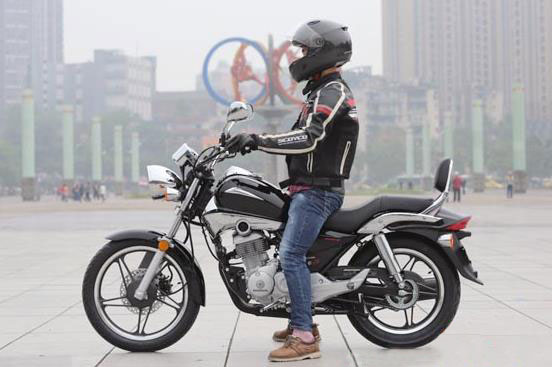 新大洲本田小型太子,外型漂亮还省油,150排量,仅售9900元