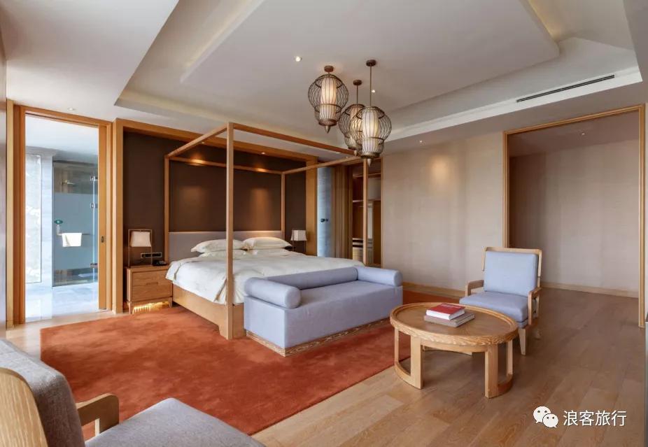 这里是集酒店、商场、餐饮、游乐园、探险王国一体的三亚度假酒店