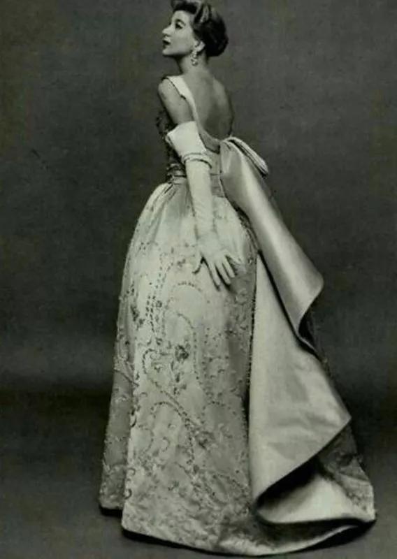 这位香奈儿的死对头，迪奥先生齐名，打造出最原汁原味的法式优雅