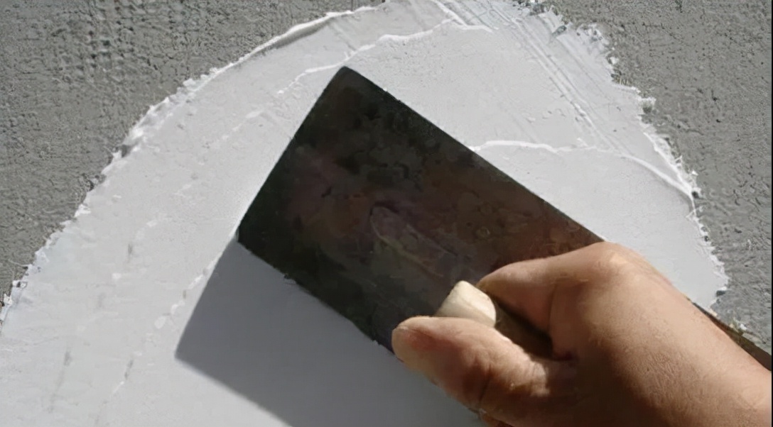 乳胶漆墙面污渍发霉开裂如何处理,墙面鼓包开裂怎么修复