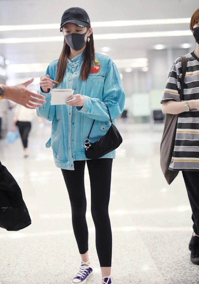 鲨鱼裤这样穿真的显瘦又洋气,秋冬鲨鱼阔腿裤