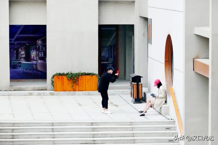 闹市中又一处年轻人文创新乐园——“大智*界无**·空中小镇”