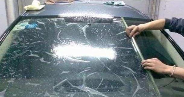 后视镜车膜太黑能割吗,车膜太黑看不清后视镜怎么办