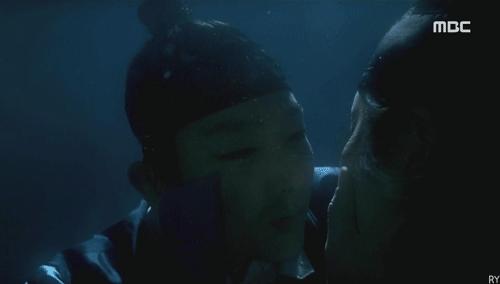 耳听爱情歌曲,耳听爱情铃声