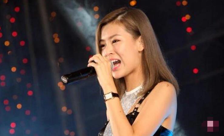 26岁女星冲入火海救男友被严重烧伤，多次手术后仍未脱离危险期