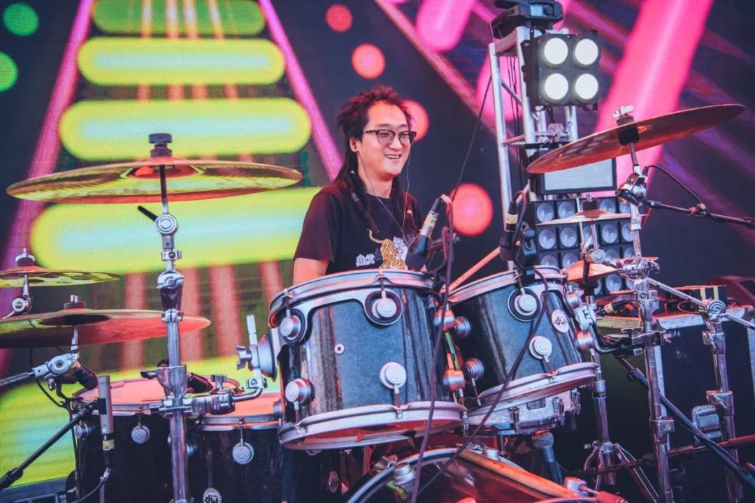 蜗居7平米出租房,35岁失业的二胎爸爸到底能有多拼?