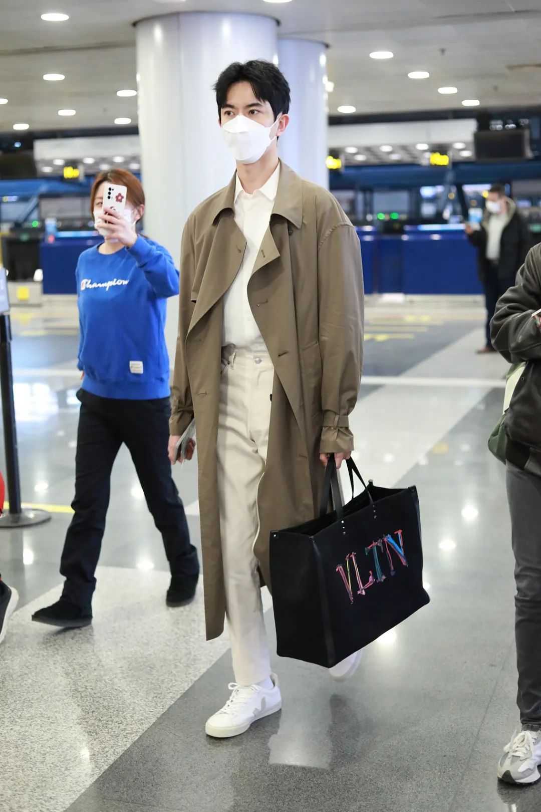 别再说每个男人衣柜里都需要一件风衣了！你们真的会搭配吗？