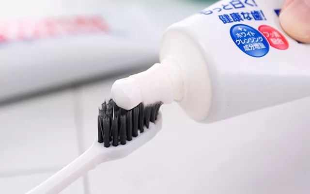 哪种牙膏去黄牙美白效果最好,用什么牙膏去黄美白效果最好