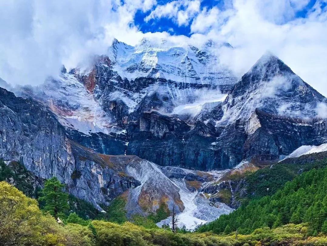 稻城亚丁一个让人魂牵梦绕的地方,稻城亚丁最接近天堂的地方