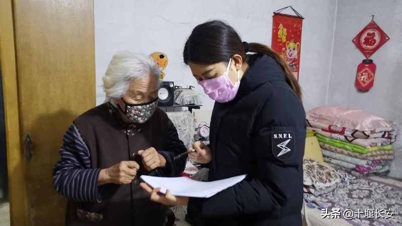 看不清你眼角是否有泪花只知道号令既出使命必达