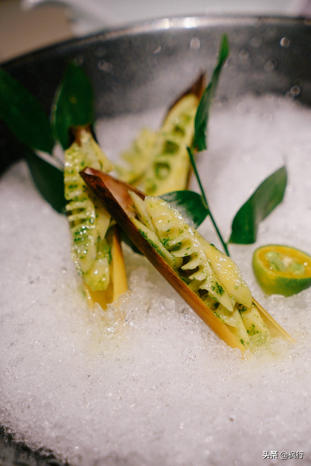 这家北京二环内的粤菜馆,装修获大奖,松板肉、乳鸽、罗氏虾惊艳