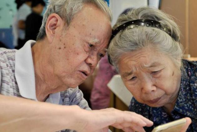 为啥老人身上总有一股味?建议:50岁后远离3个习惯,老了或没味