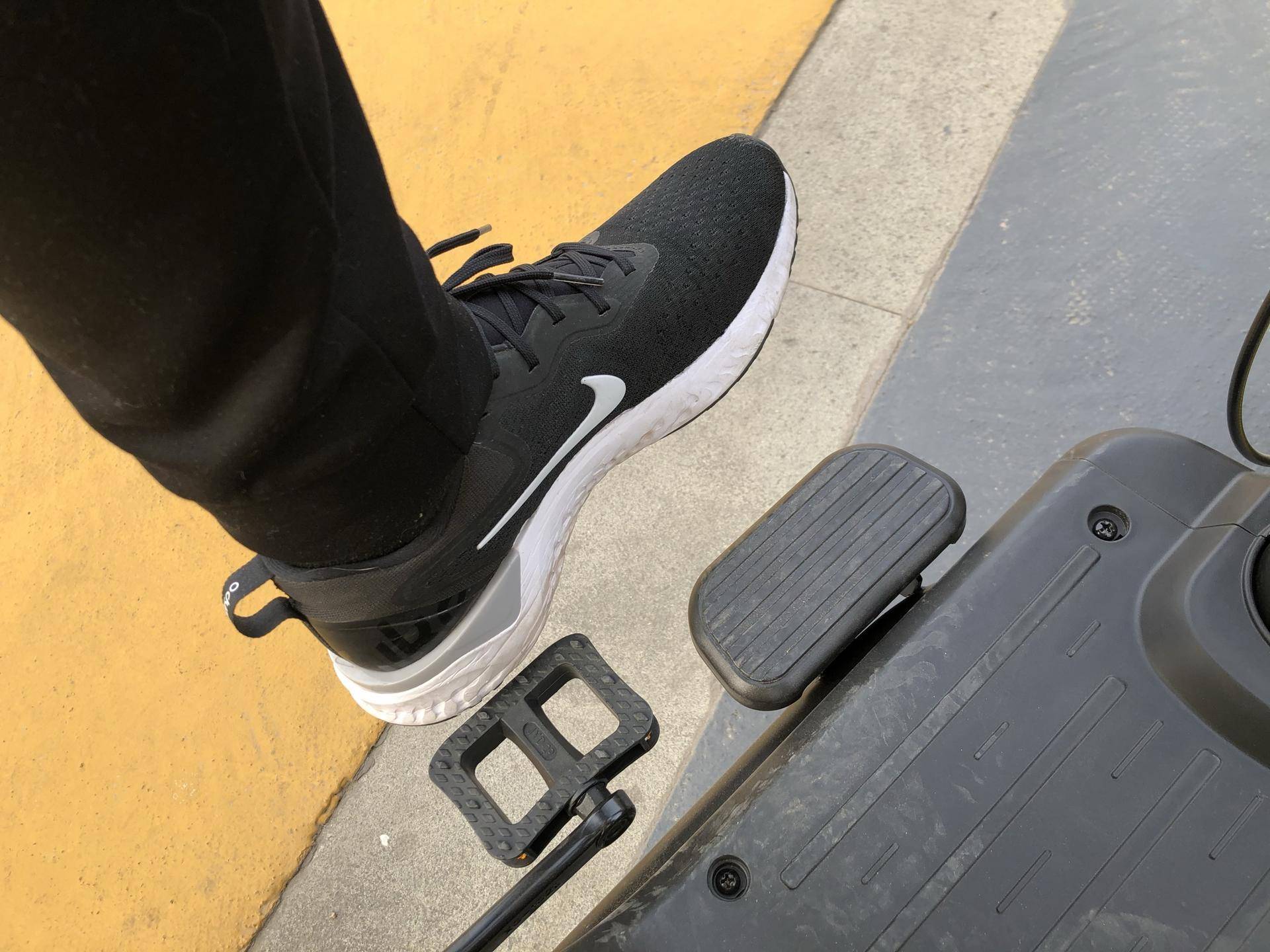 新国标电车锂电池哪家好,电动车新国标锂电池还是铅酸