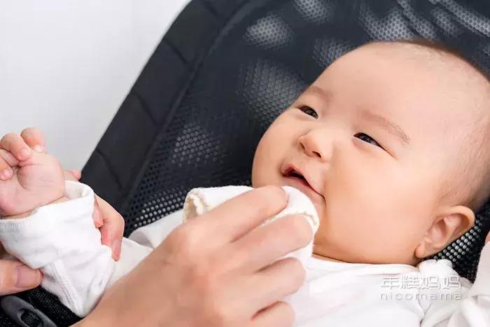 家有儿女流口水,护理篇快速搞定宝宝口水疹不复发