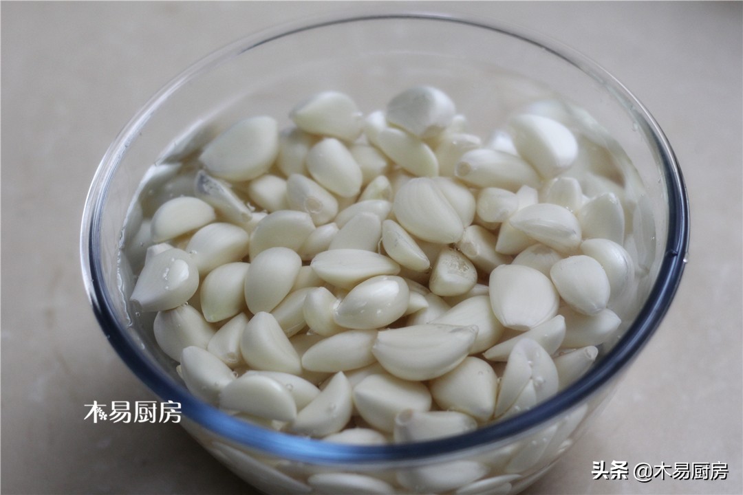 腌咸大蒜一斤大蒜要放多少盐,四川干腌咸大蒜的腌制方法视频