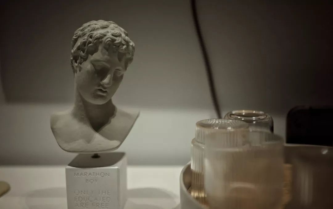 在机场睡觉24小时,在机场等待的6个小时