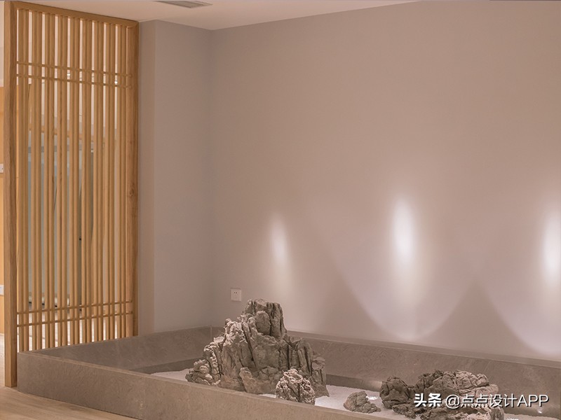 马艾洋作品：600㎡别墅，装修花450W，只看完楼梯就默默转身离开