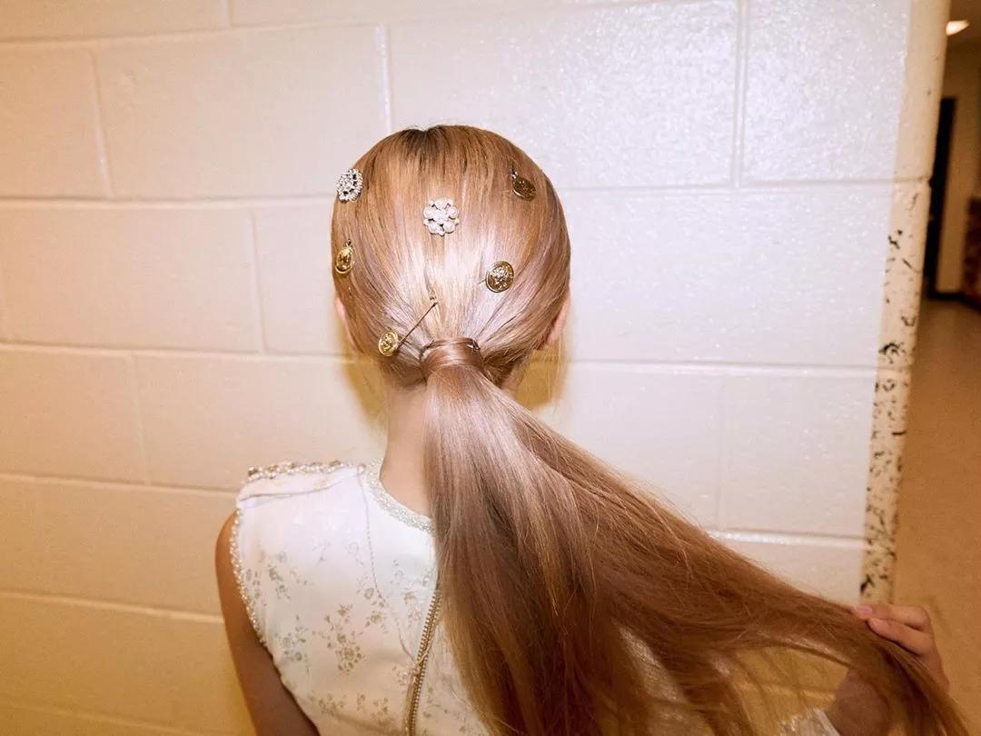 细腰女生穿搭技巧,细腰长腿女生穿搭风