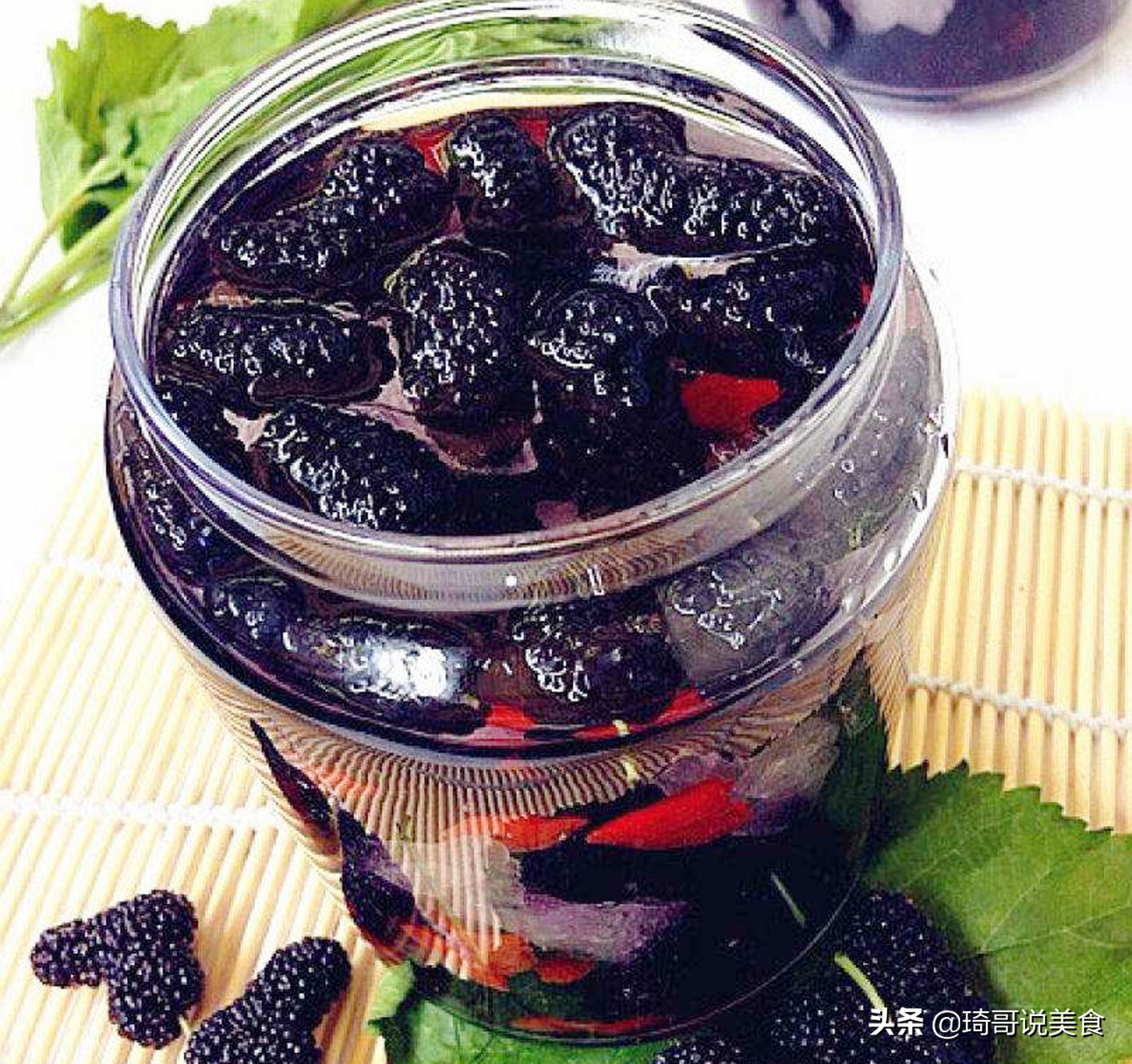 桑葚泡酒配方及功效与作用,桑葚泡酒喝的功效做法大全