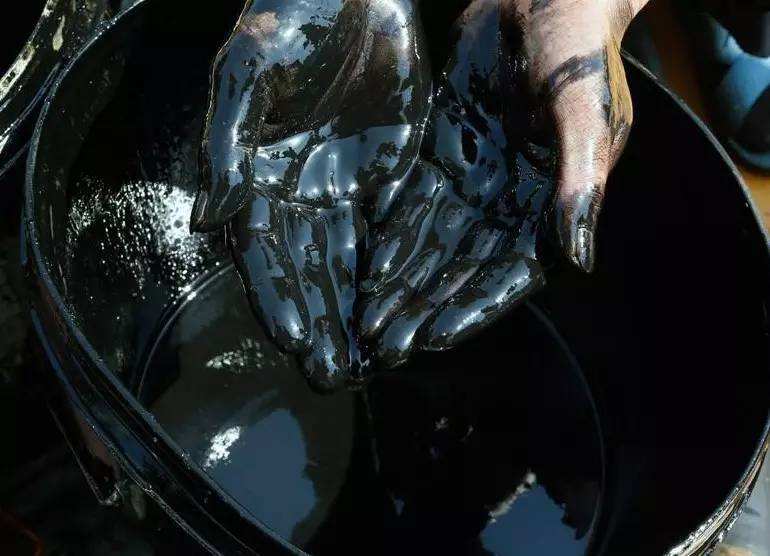 自己换下来的废机油怎么处理,自己换机油后废机油怎么处理