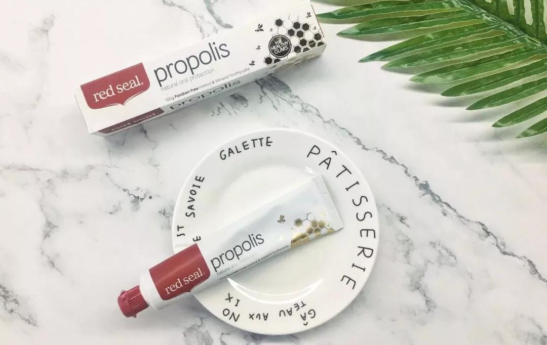 李佳琦给高晓松涂了口红，“美”得不像话？！不过牙齿是真的白