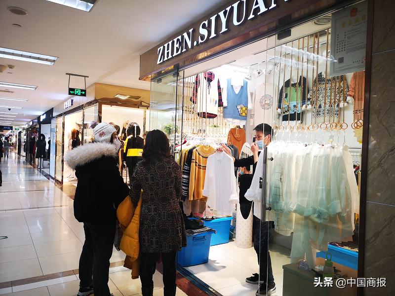 年味渐浓网上年货节销售红火,春节商超迎来购物潮线上线下开门