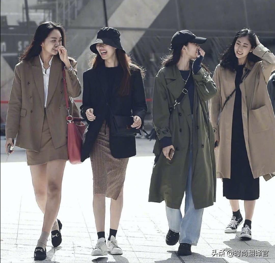 韩国女生街拍穿衣打扮,韩国美女穿个性衣服走秀