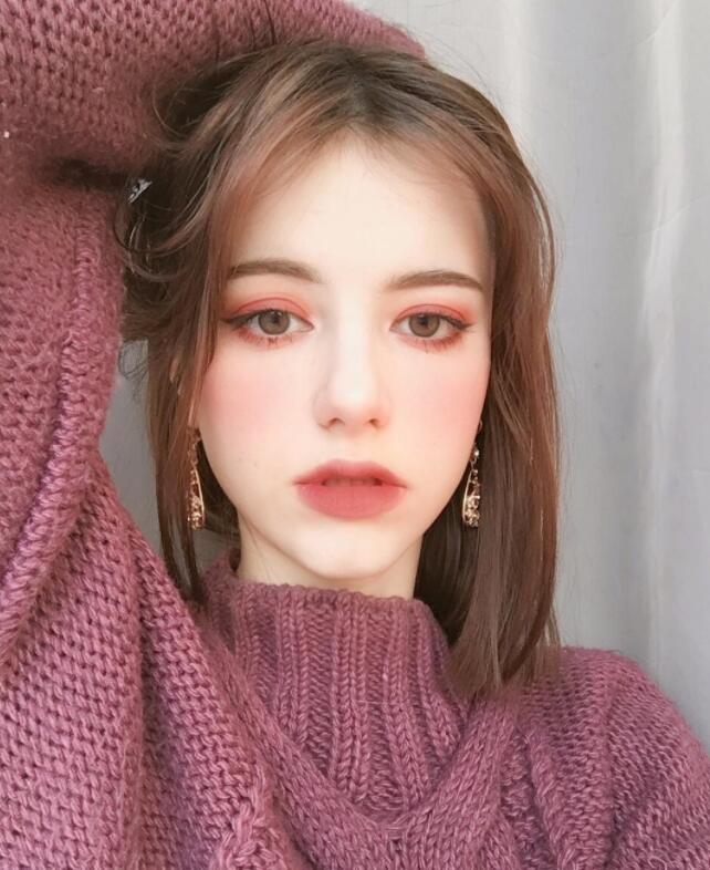 17岁俄罗斯妹子走红，韩妆化得出神入化，被封为“人间水蜜桃”！