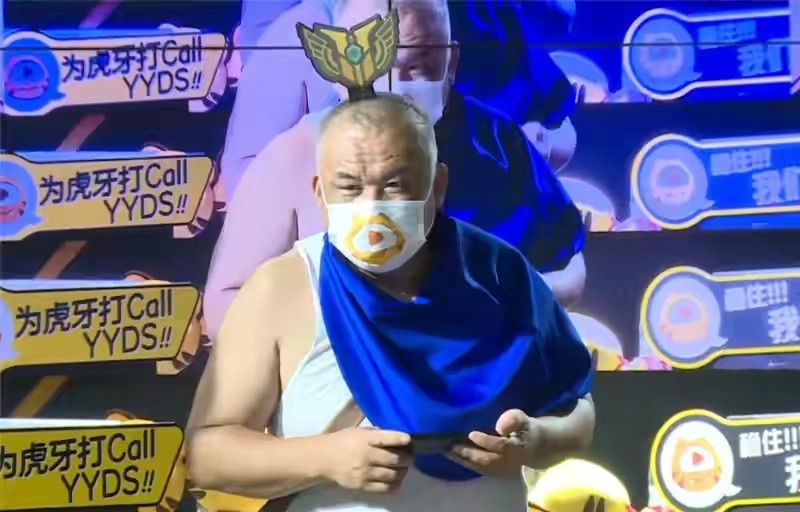 上海cj*牙虎**展台送福利，水友PK疾风大爷，肉装也扛不住啊