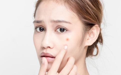 怎样让痘痘快速“瘪”下去？做好1件事最要紧，祛痘不留痘印