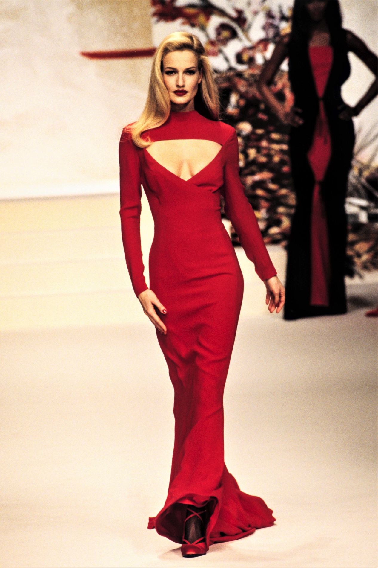 美若天仙却遭家暴毁容,荷兰顶级超模沦落为夜店女郎