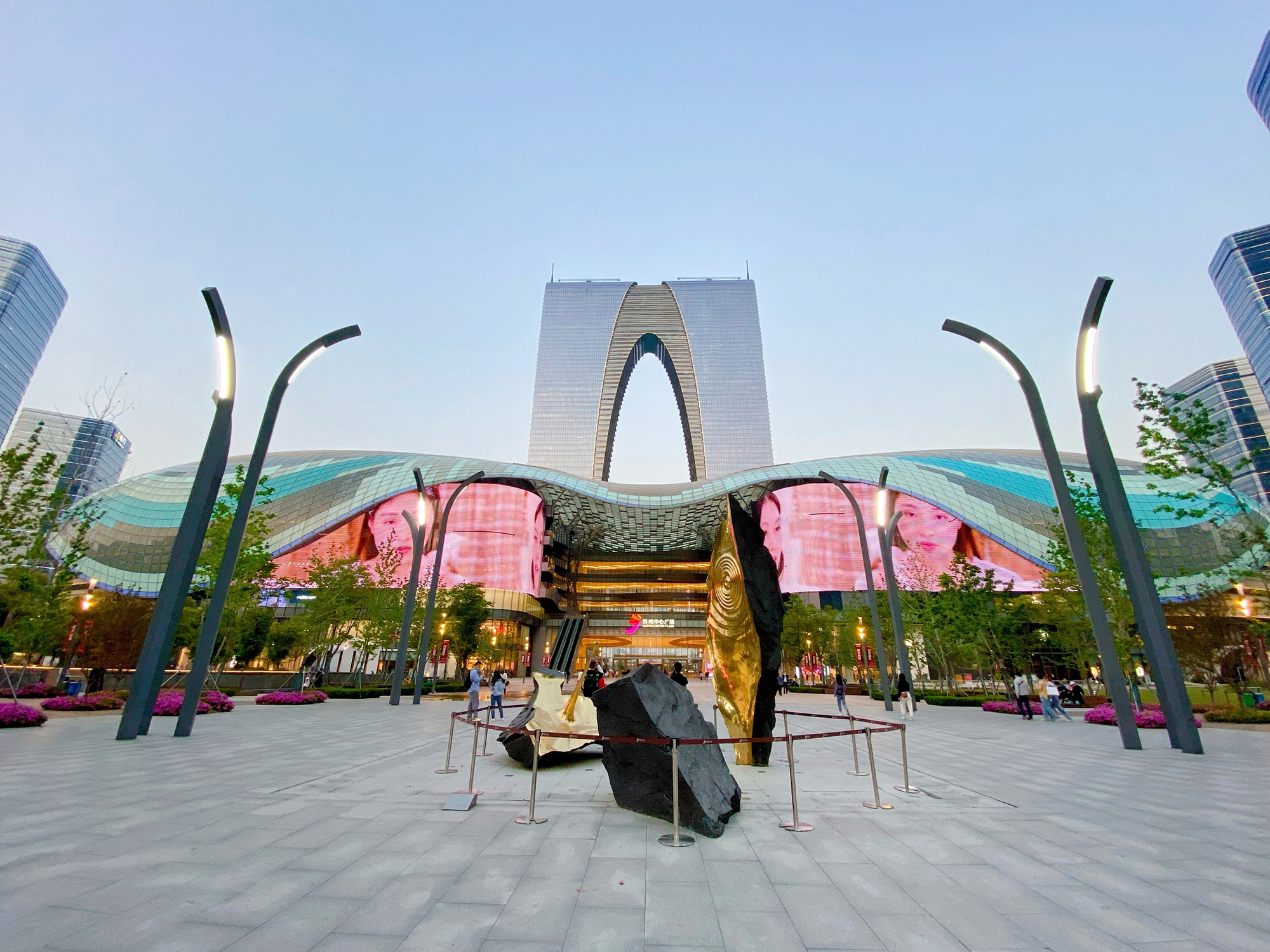 苏州东方之门秋裤,总结下苏州东方之门的建筑特点