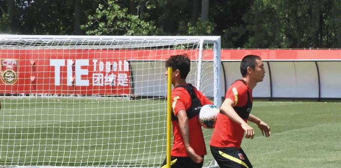 国足不过520改玩对对碰，游戏放松活跃气氛，4对组合谁表现更好